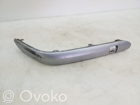 Mercedes-Benz C W203 Modanatura separatore del paraurti anteriore 