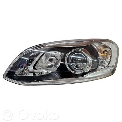 Volvo XC60 Priekinis žibintas 