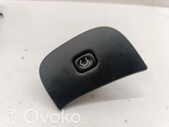 Jeep Cherokee Takaluukun avauskytkin 