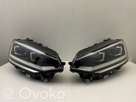 Volkswagen Golf Sportsvan Priekinių žibintų komplektas 