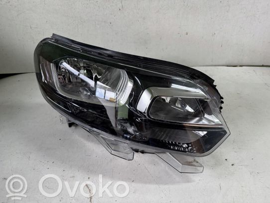 Opel Zafira C Priekinis žibintas 
