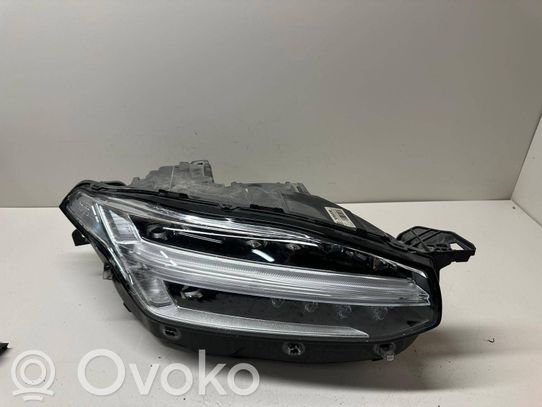 Volvo XC90 Priekinis žibintas 
