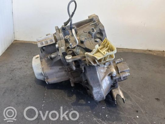 Mechaninė 5 pavarų dėžė   20ET06