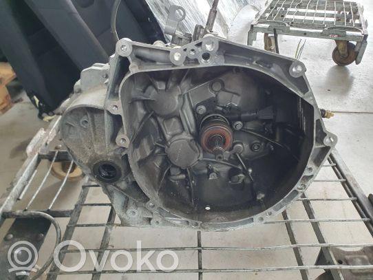 Mechaninė 5 pavarų dėžė   20EA63