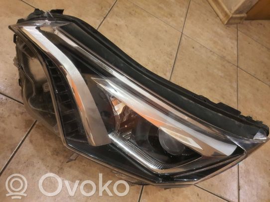 Toyota RAV 4 (XA40) Priekinis žibintas 