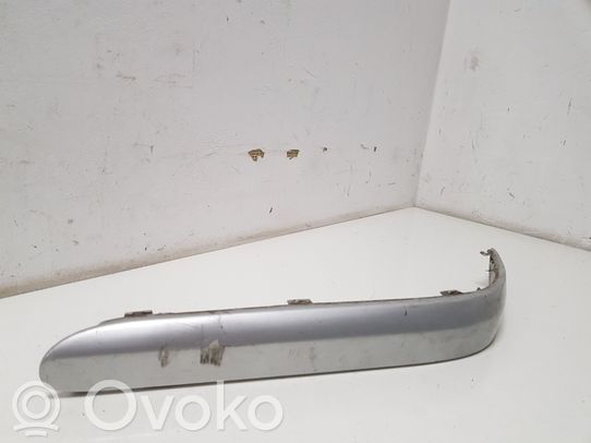 Mercedes-Benz C W203 Modanatura separatore del paraurti anteriore 