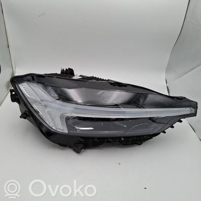 Volvo XC60 Priekinis žibintas 