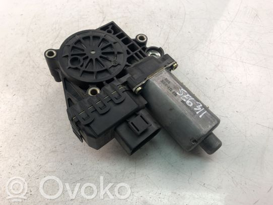 Audi A4 S4 B5 8D Etuoven ikkunan nostomoottori 