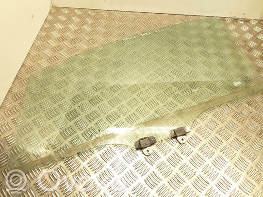 Honda Jazz priekšējo durvju stikls (četrdurvju mašīnai) 