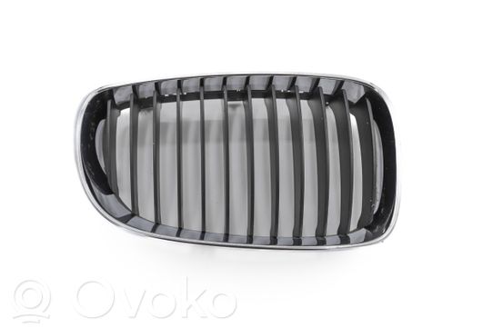 BMW 1 E81 E87 Grotelės priekinės 