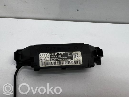 Audi A6 S6 C6 4F Priekinių vietų apšvietimo žibintas 