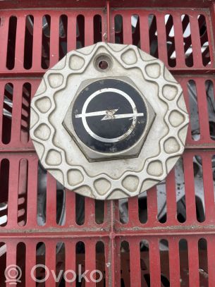 Opel Senator A Enjoliveur d’origine 