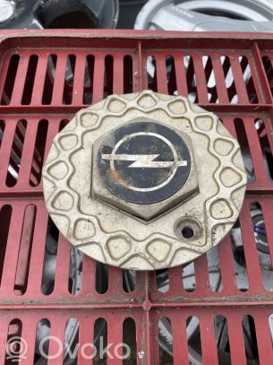 Opel Senator A Enjoliveur d’origine 