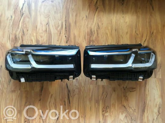 BMW 5 G30 G31 Priekinių žibintų komplektas 