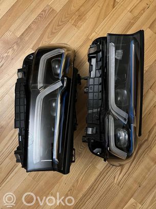 BMW 5 G30 G31 Priekinių žibintų komplektas 