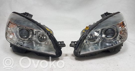 Mercedes-Benz C W204 Priekinių žibintų komplektas 