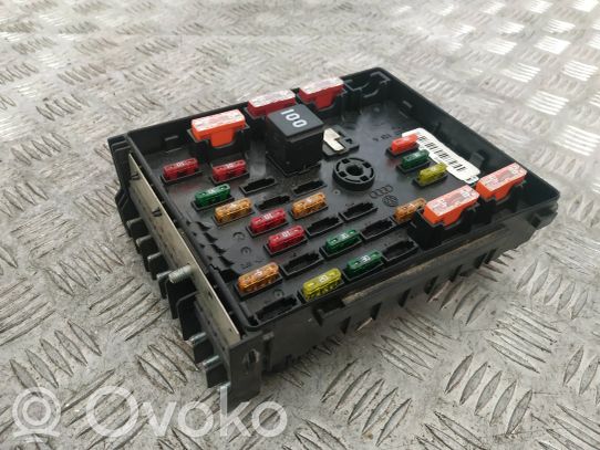 Volkswagen PASSAT B7 Set scatola dei fusibili 