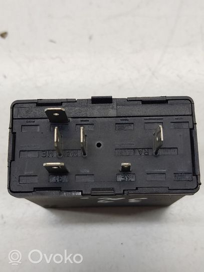 Audi A6 Allroad C5 Window wiper relay 4A0907440