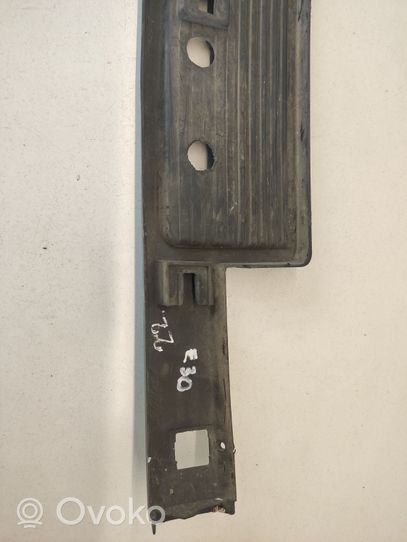 BMW 3 E30 Modanatura separatore del paraurti anteriore 1888266