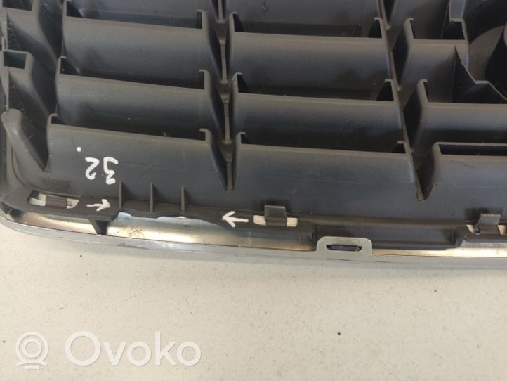 Audi A4 S4 B6 8E 8H Grille calandre supérieure de pare-chocs avant 8H0853653