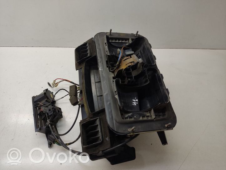 BMW 3 E30 Scatola climatizzatore riscaldamento abitacolo assemblata 13857289