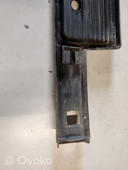 BMW 3 E30 Modanatura separatore del paraurti anteriore 1888266