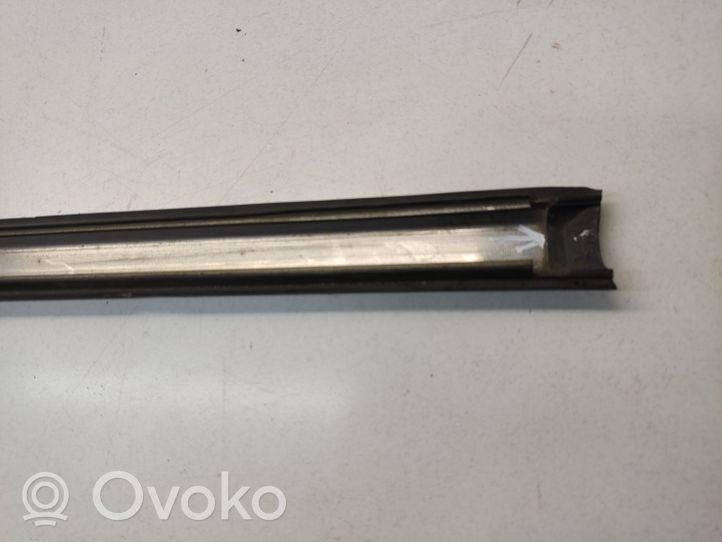 BMW 3 E30 Moulure de porte avant 1804770