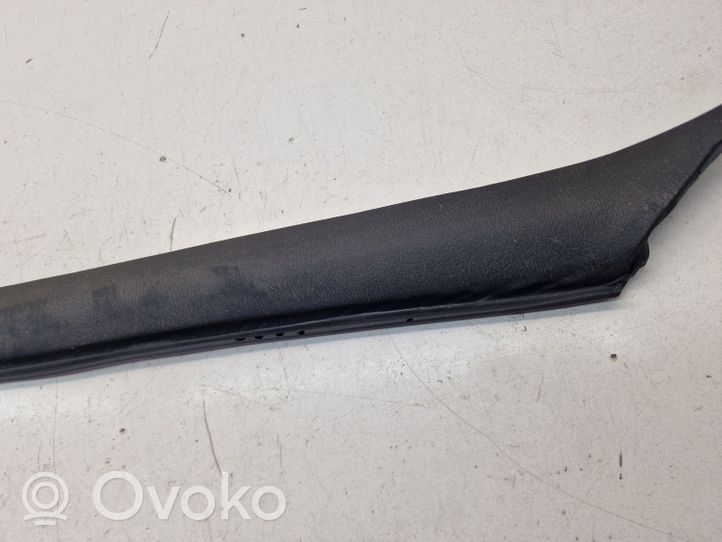 BMW 3 E30 Rivestimento montante (A) 1884375