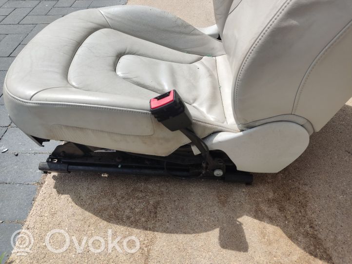 Audi A5 8T 8F Priekinė vairuotojo sėdynė 8T0971365A