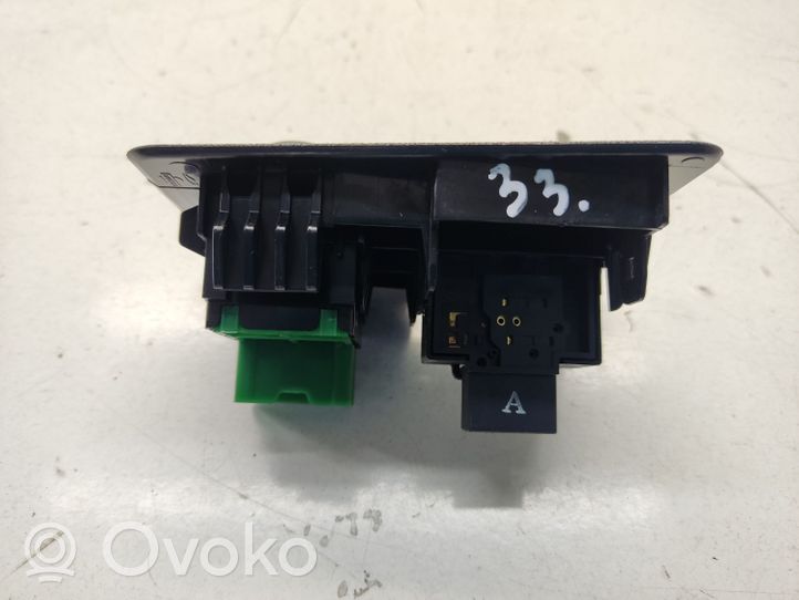 Nissan Qashqai Sivupeilin kytkin 68485JD000