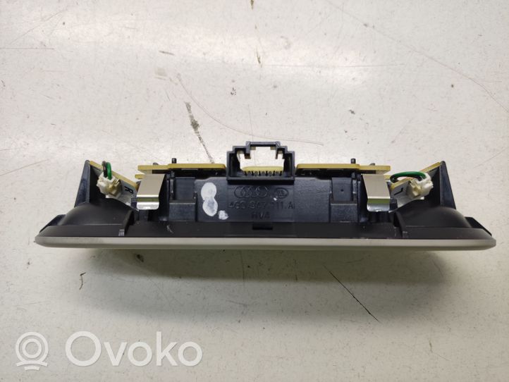 Audi A6 C7 Lampka podsufitki tylna 4G0947111A