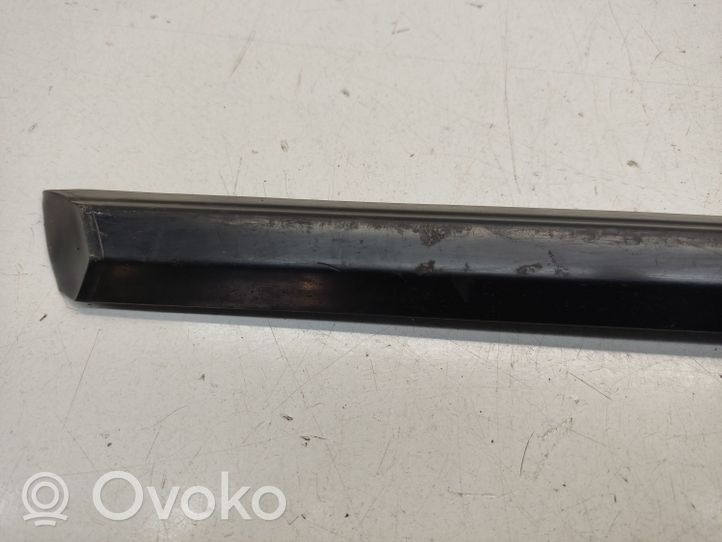 BMW 3 E30 Rivestimento portiera posteriore (modanatura) 1952896