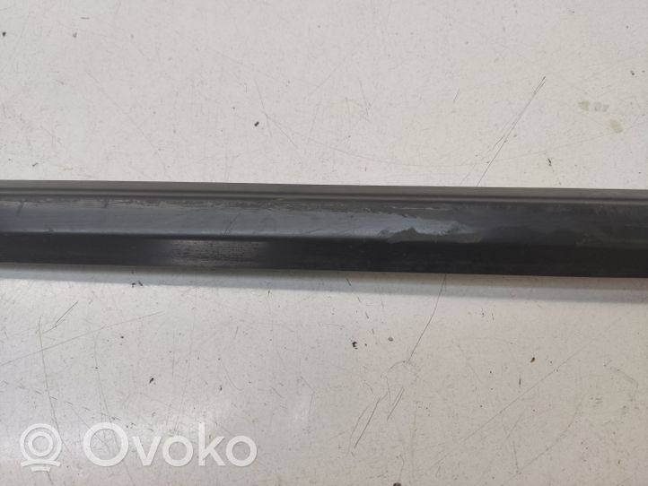 BMW 3 E30 Rivestimento portiera posteriore (modanatura) 1952896