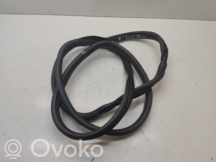 KIA Sportage Front door rubber seal, 14.00 € RRR
