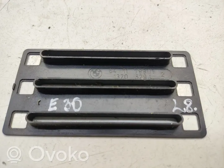 BMW 3 E30 Klimato kontrolės/ pečiuko kontrolės apdaila 799171