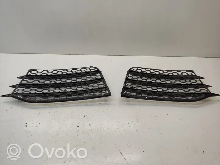 Audi A5 8T 8F Grille inférieure de pare-chocs avant 8J0807682