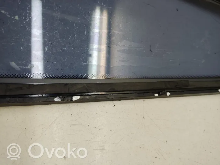 Land Rover Range Rover L322 Rear vent window glass 43R001582