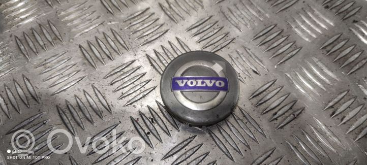 Volvo XC70 Заводская крышка (крышки) от центрального отверстия колеса 30666913