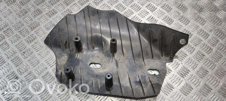 BMW 2 F22 F23 Couvre soubassement arrière 33326796137