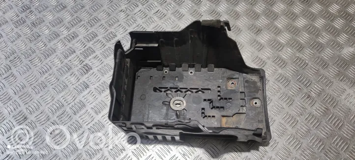 Volvo XC70 Support boîte de batterie 31201040