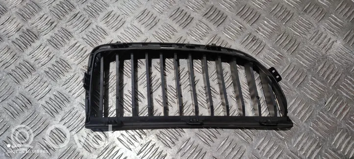 BMW 4 F32 F33 Maskownica / Grill / Atrapa górna chłodnicy 7120009