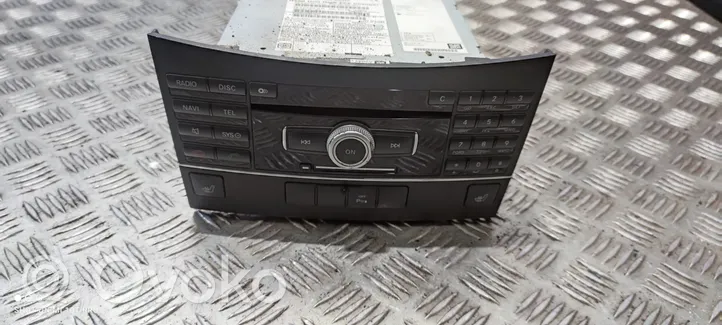 Mercedes-Benz E W212 Unité principale radio / CD / DVD / GPS A2129008409