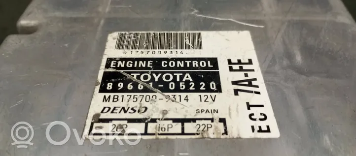 Toyota Avensis T220 Variklio valdymo blokas 8966105220