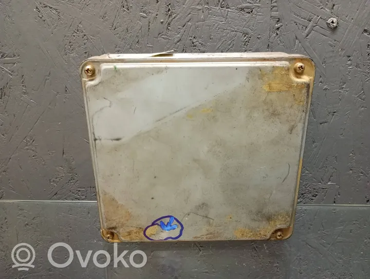 Toyota Avensis T220 Dzinēja vadības bloks 8966105220