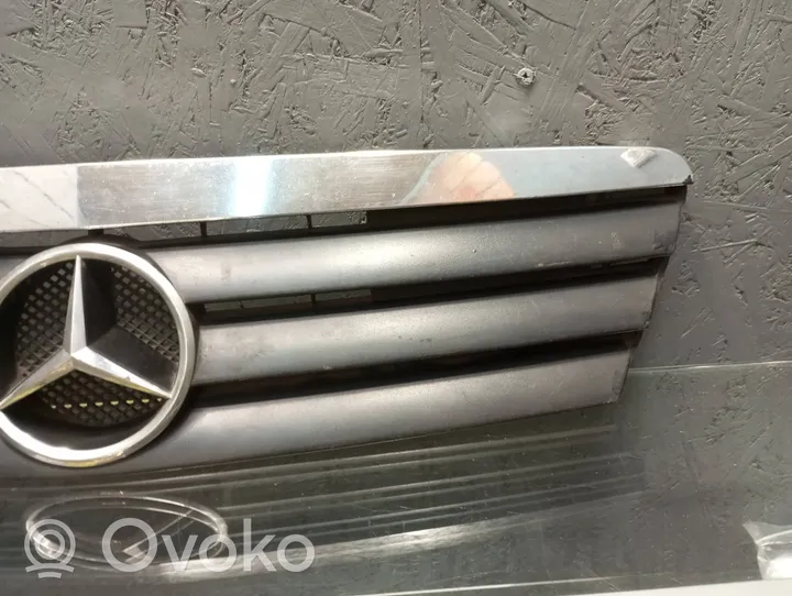 Mercedes-Benz A W168 Grille de calandre avant 1688800983