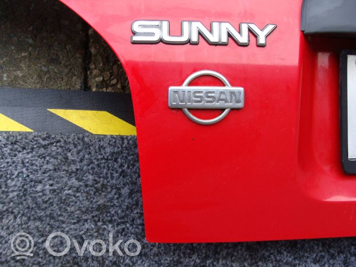 Nissan Sunny Couvercle de coffre 
