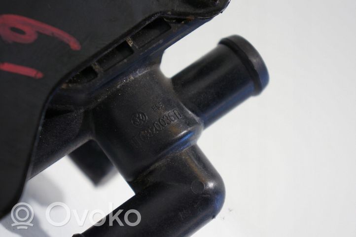 Volkswagen Touran III Pompe de circulation d'eau 1T0820036D