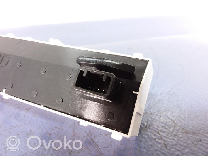 Toyota Corolla E10 Radio/CD/DVD/GPS-pääyksikkö 8395002520