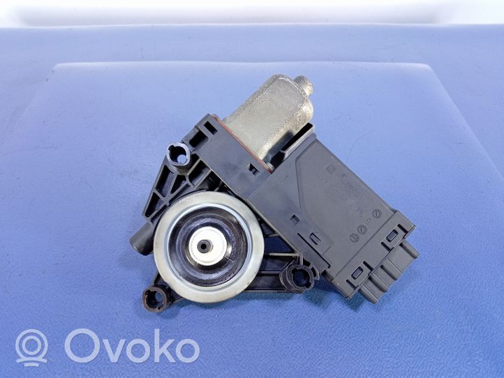 Volvo S90, V90 Takaoven ikkunan nostin moottorilla 31674759