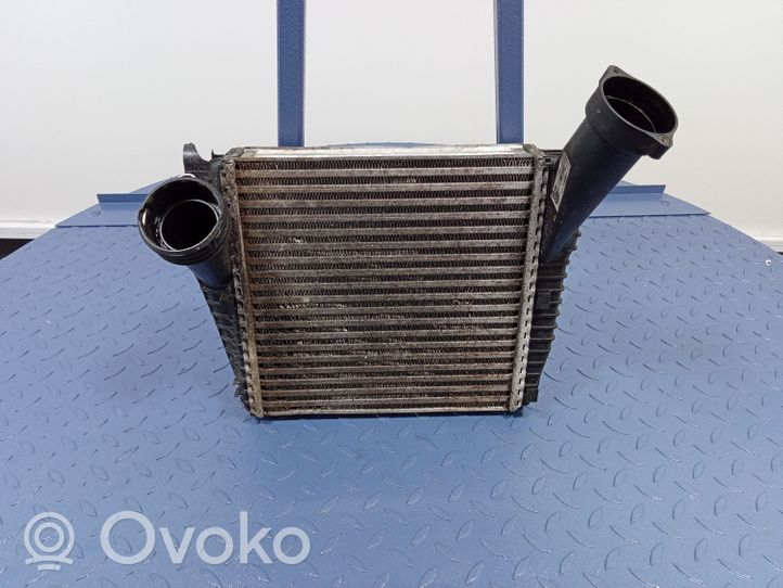 Volkswagen Touareg I Chłodnica powietrza doładowującego / Intercooler 7L0145804A